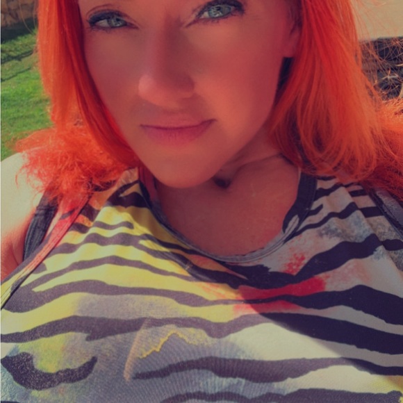 Meet your Posher, Natalie - Picture 3 of 3